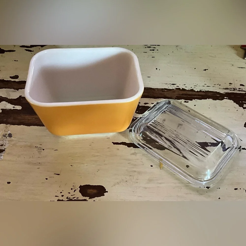 Vintage Pyrex Refrigerator Storage Dish w/ Glass Lid 1950’s